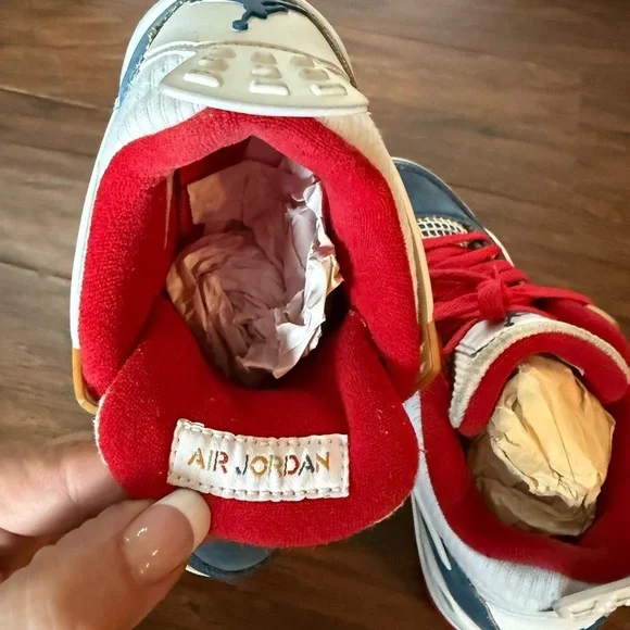 Jordan Air 4 Retro Little Kid “Messy Room” Blue, White and Red Size 4 - Picture 8 of 14